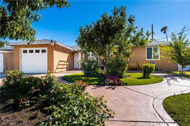 ranch-style house featuring a front lawn and a garage