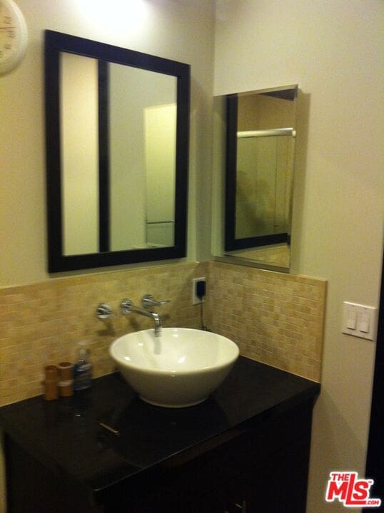 bathroom with vanity and backsplash