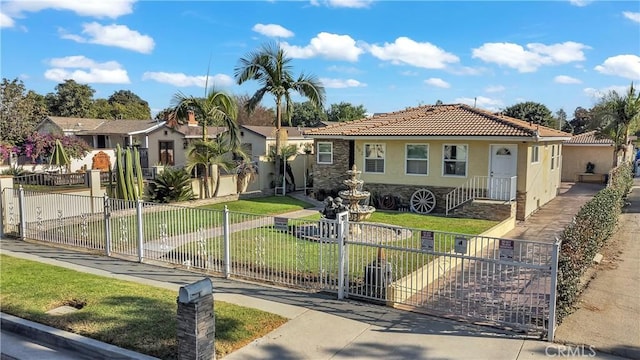 view of front of house featuring a front yard