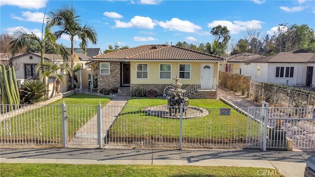 view of front of house featuring a front yard