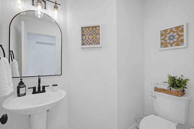 bathroom featuring toilet and sink