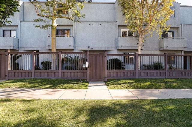 view of front of property with a front lawn