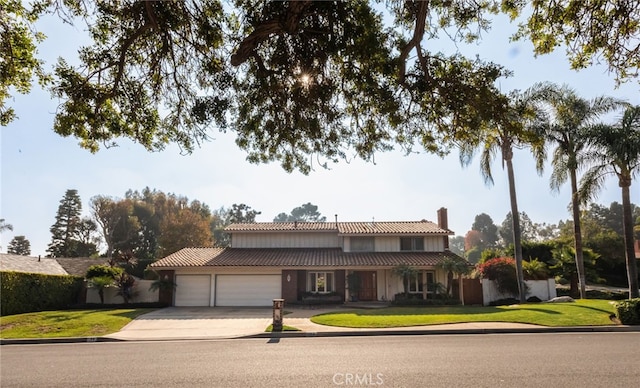 view of front of home featuring a front lawn and a garage