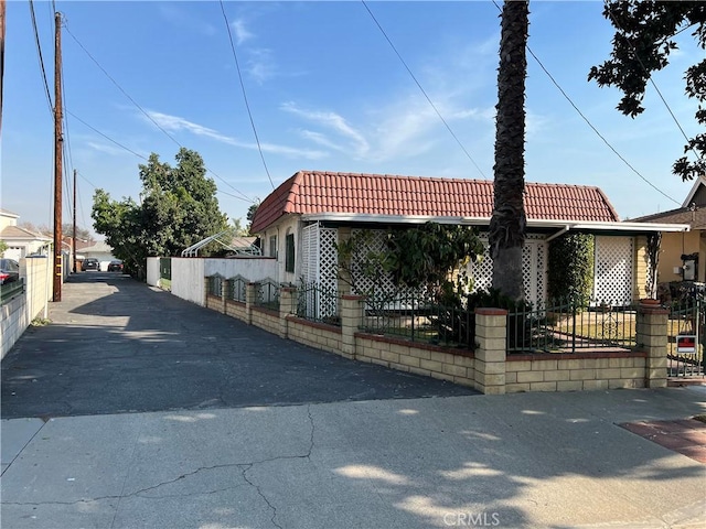 view of front of property