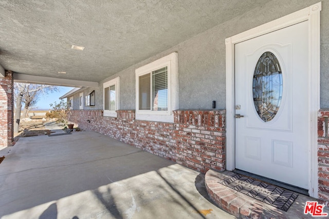 entrance to property featuring covered porch