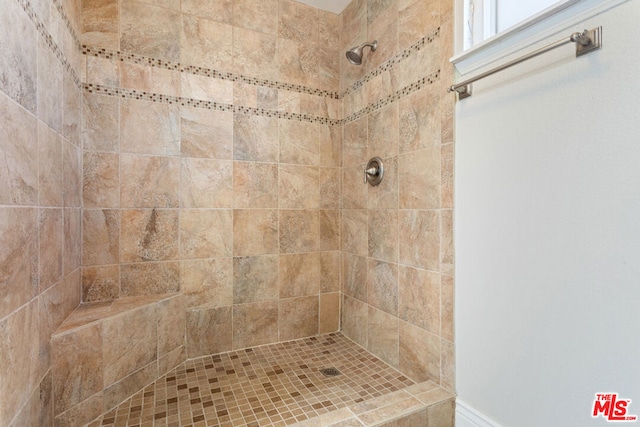 bathroom featuring tiled shower