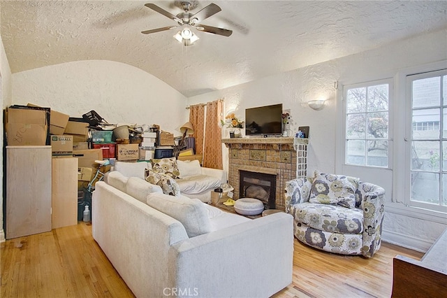 living room featuring brick ceiling, lofted ceiling, light hardwood / wood-style floors, and ceiling fan