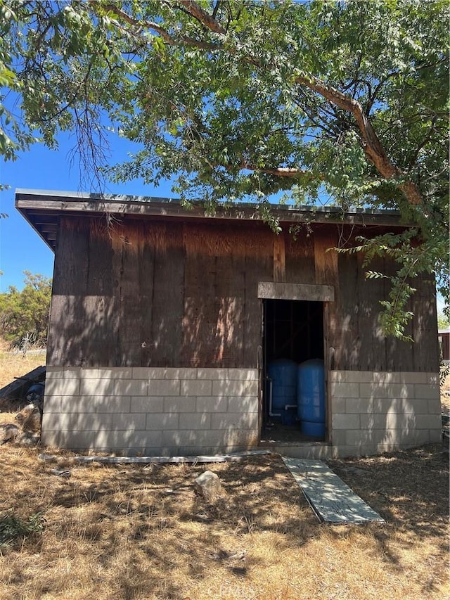 view of outdoor structure