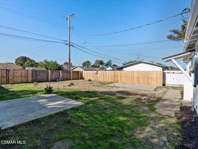 view of yard featuring a patio