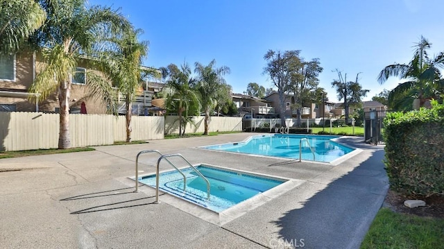 view of pool with an in ground hot tub and a patio area