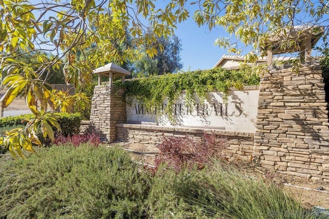 view of community / neighborhood sign