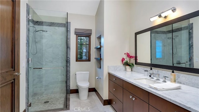 full bath featuring baseboards, toilet, vanity, and a stall shower