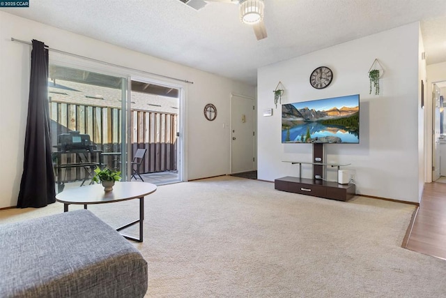 carpeted living room featuring ceiling fan