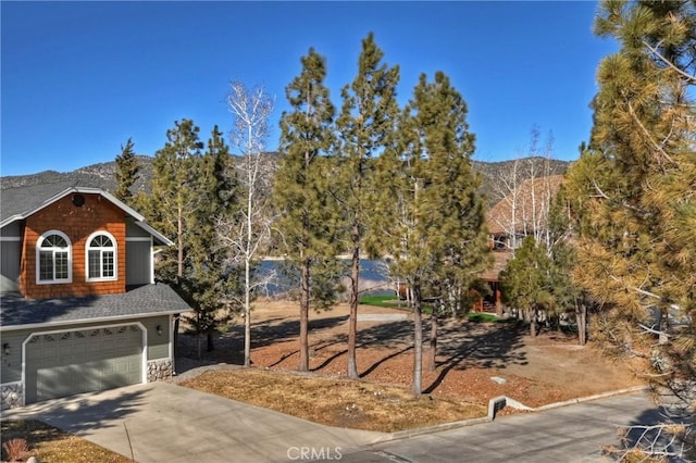 view of front of property featuring a mountain view and a garage