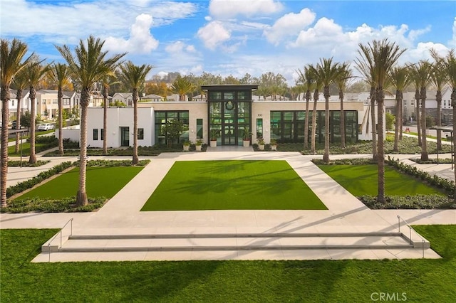 surrounding community featuring a residential view and a yard