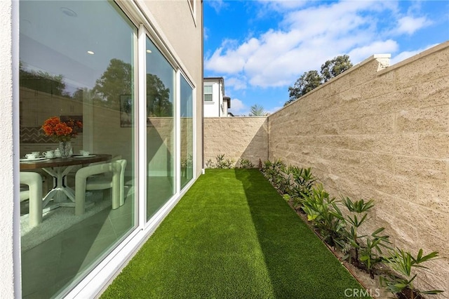 view of yard featuring a fenced backyard