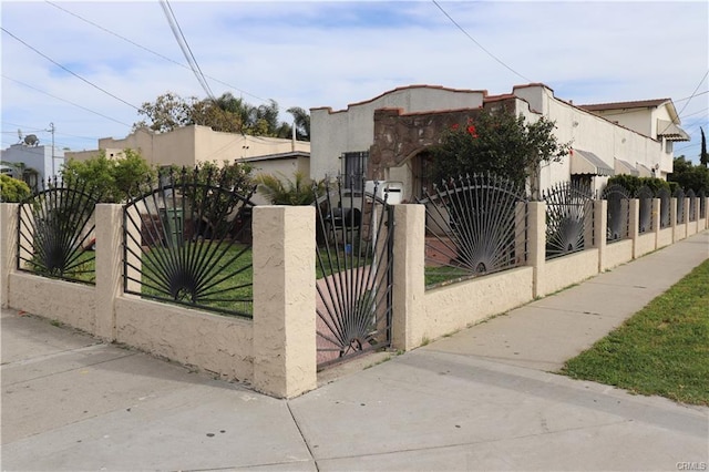 view of front of property