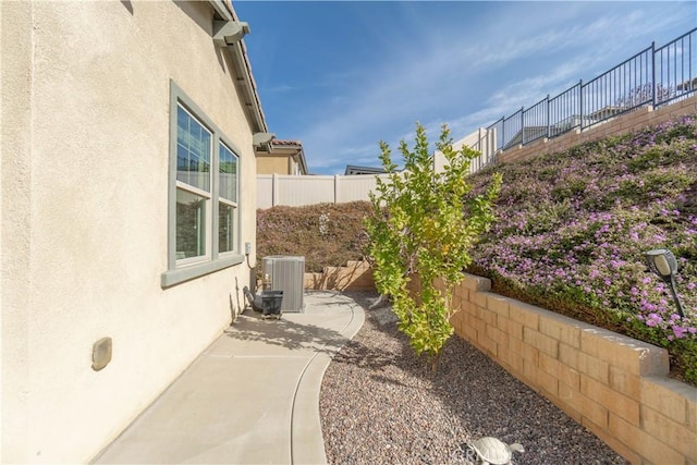 11121 Fourleaf Ct, Corona, CA 92883 - view of yard with a patio