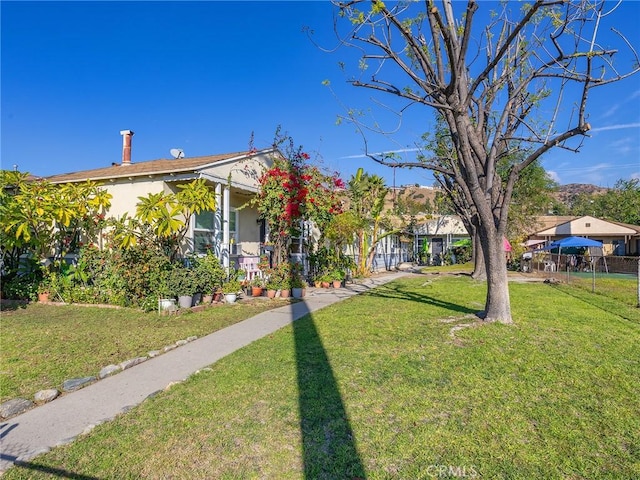 view of front of house with a front lawn