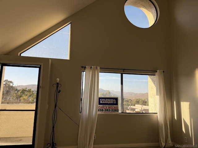 room details featuring a mountain view