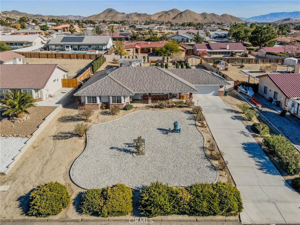 bird's eye view with a mountain view