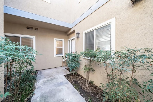 entrance to property featuring a patio area