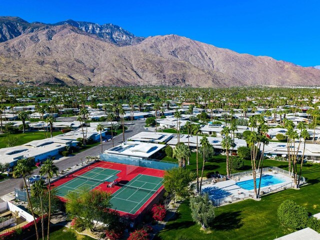 bird's eye view featuring a mountain view