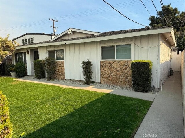 view of side of property featuring a yard