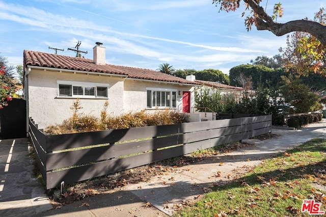 view of front of property