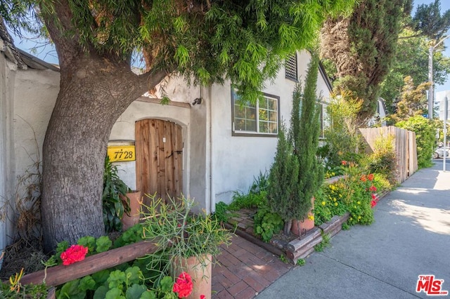 view of property entrance