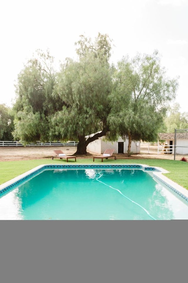 view of swimming pool