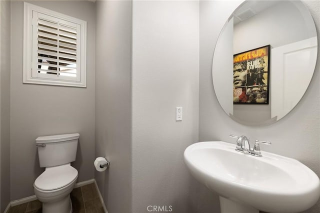 bathroom featuring sink and toilet