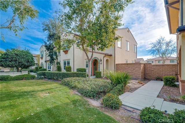 view of front of property with a front yard