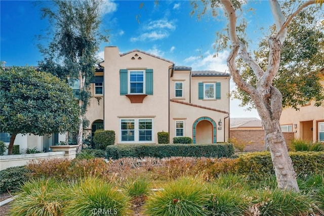 view of mediterranean / spanish-style house