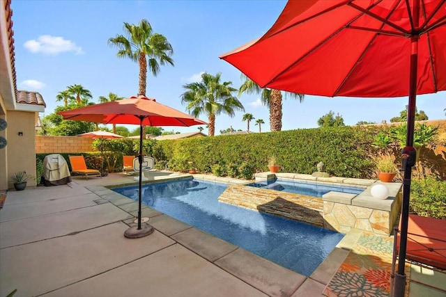 view of pool with an in ground hot tub