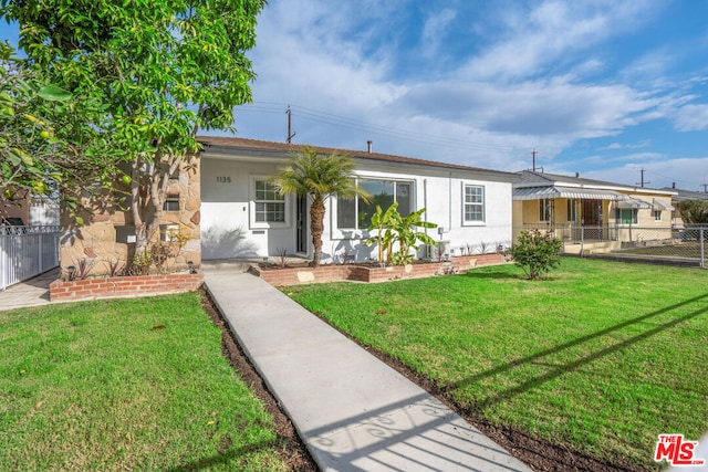 single story home with a front yard