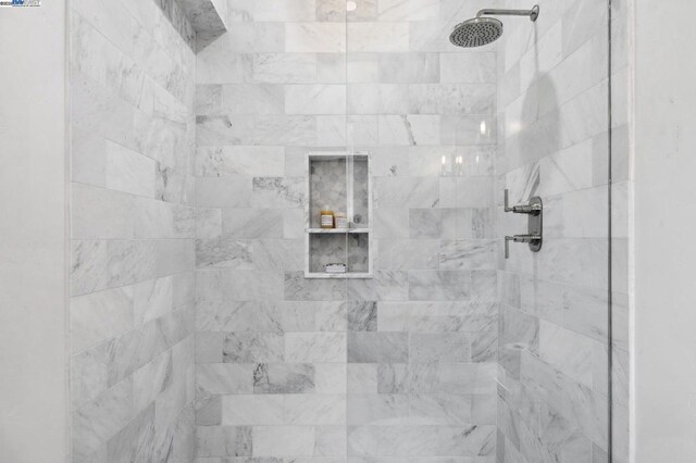 room details featuring a tile shower