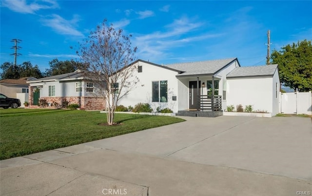 single story home featuring a front yard and a porch