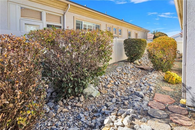 19269 Galloping Hill Rd, Apple Valley, CA 92308 - view of side of home featuring fence