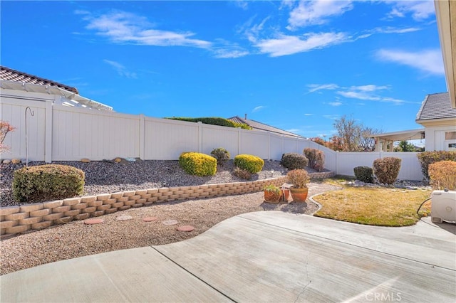 19269 Galloping Hill Rd, Apple Valley, CA 92308 - fenced backyard featuring a patio area