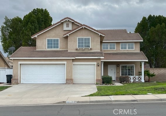 view of front of home featuring a front yard and a garage