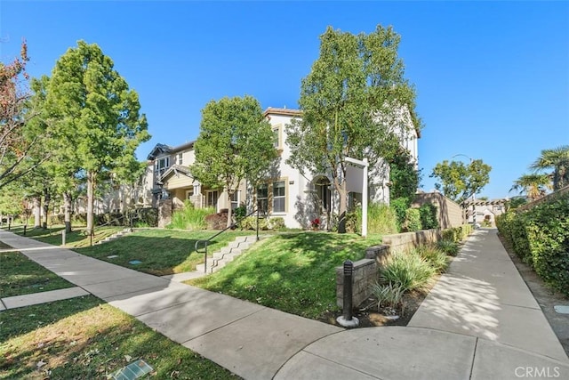 view of front of house featuring a front lawn