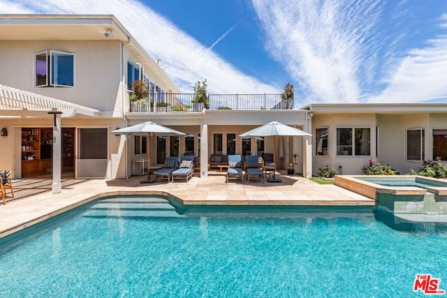 view of pool with an in ground hot tub, a patio area, and an outdoor hangout area