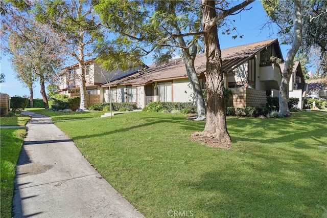 view of front of property with a front yard