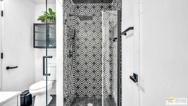 bathroom featuring toilet and tiled shower