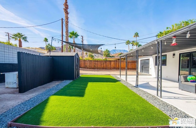 view of yard with a patio