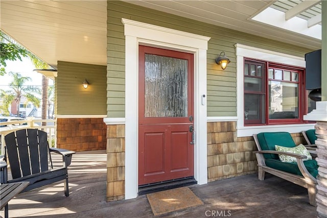 doorway to property with covered porch