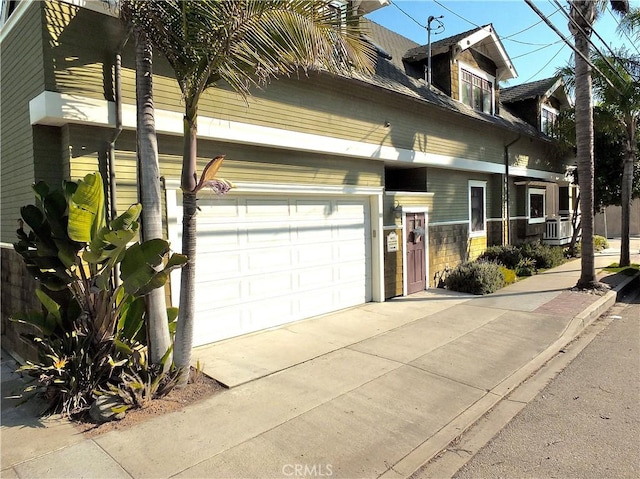 view of front of house featuring a garage