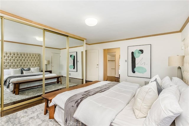 bedroom featuring crown molding and a closet