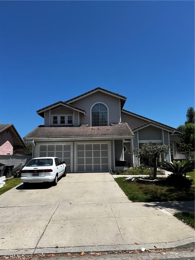 view of front property featuring a garage